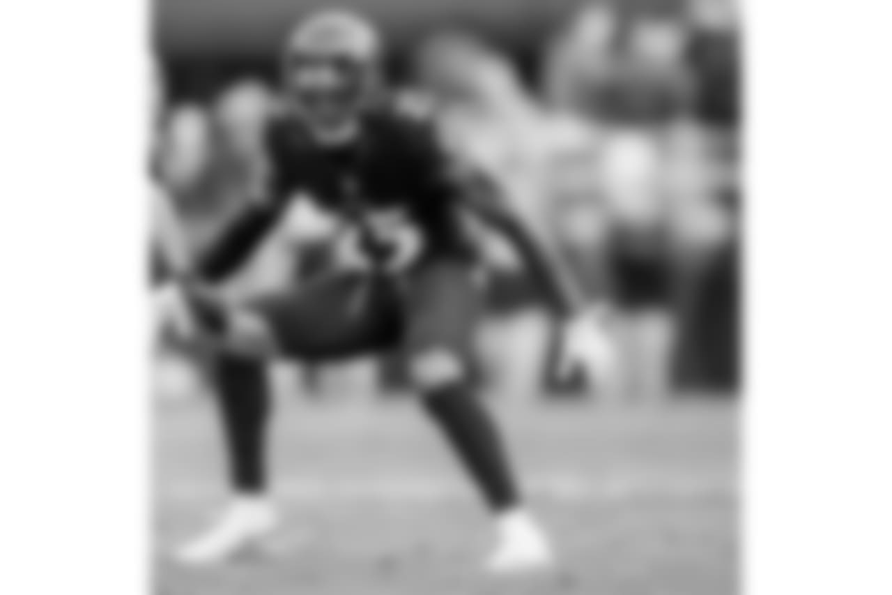 @2five.nl (Tavon Young) In tune with the grass π