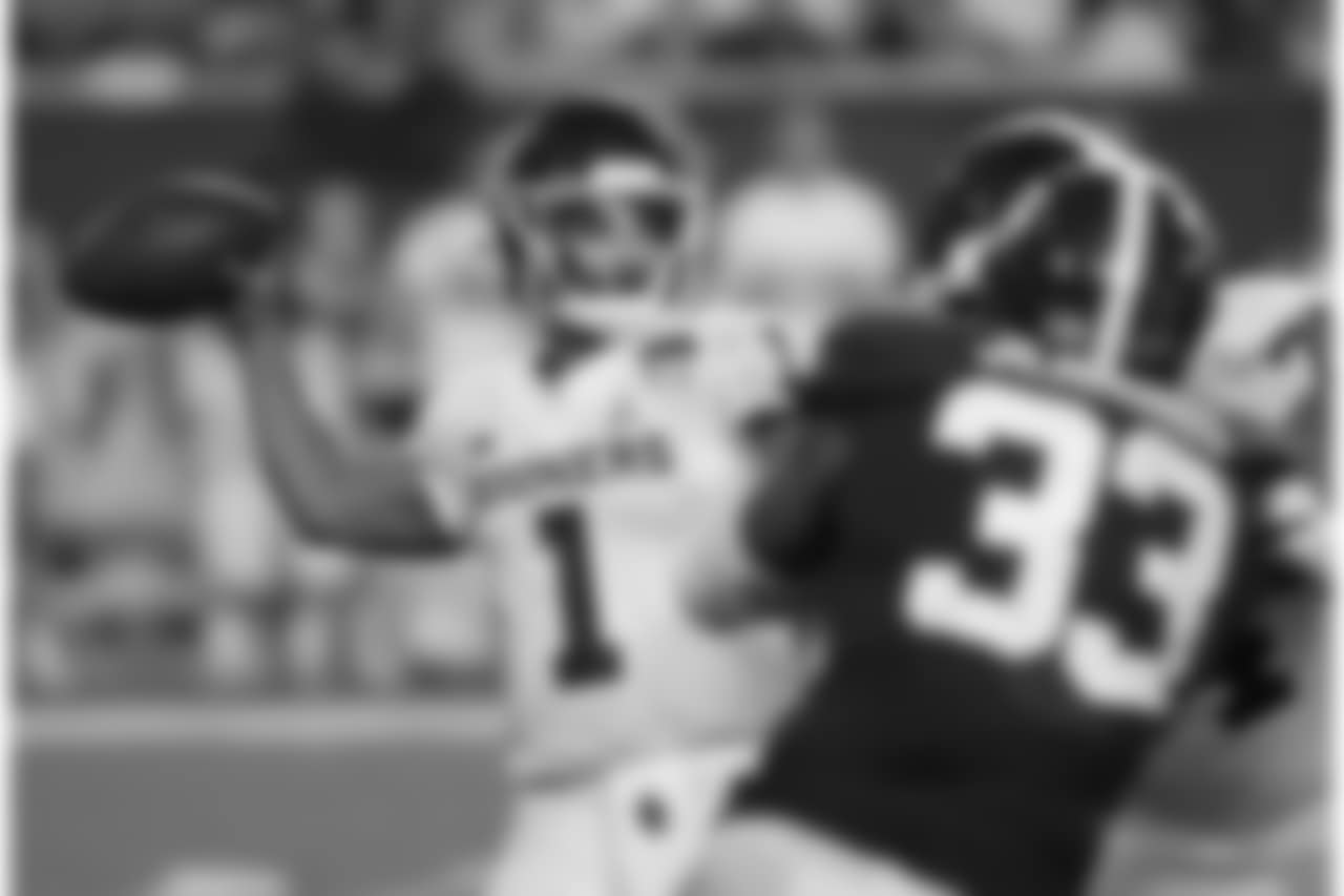 Oklahoma quarterback Kyler Murray (1) looks to pass, during the second half of the Orange Bowl NCAA college football game against Alabama, Saturday, Dec. 29, 2018, in Miami Gardens, Fla. (AP Photo/Wilfredo Lee)