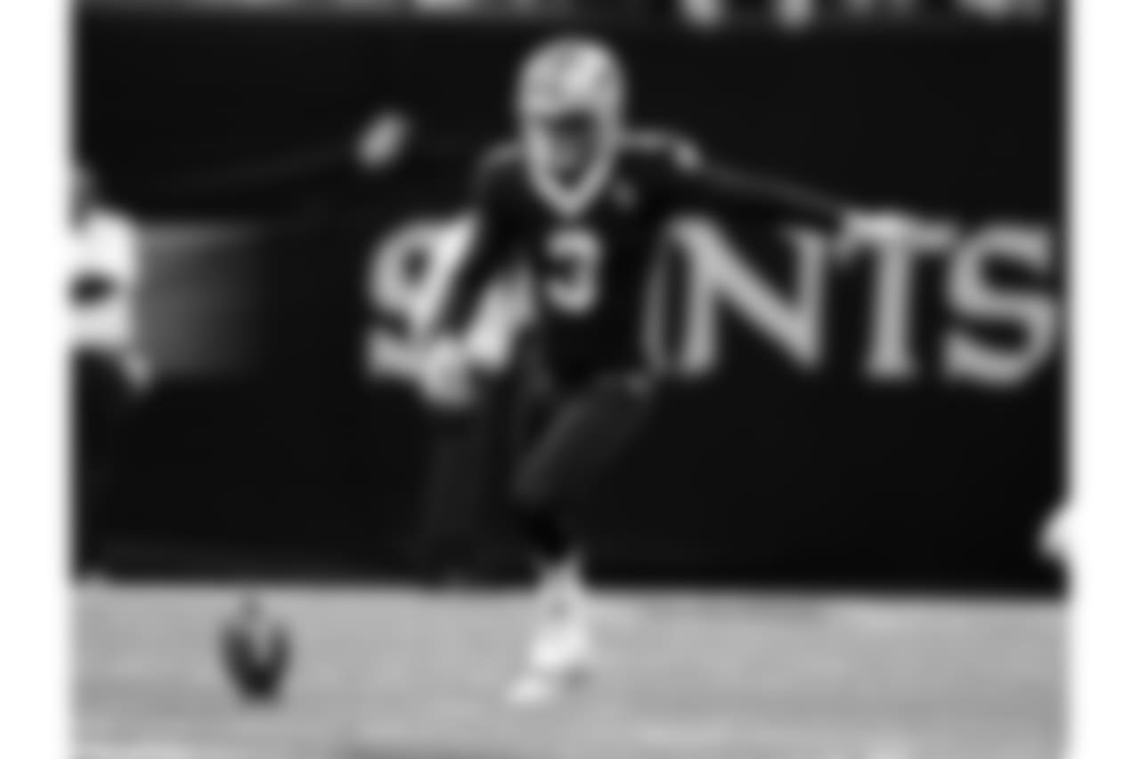 Saints 20 - Eagles 14 (W)
Divisional Game
Michael C. Hebert