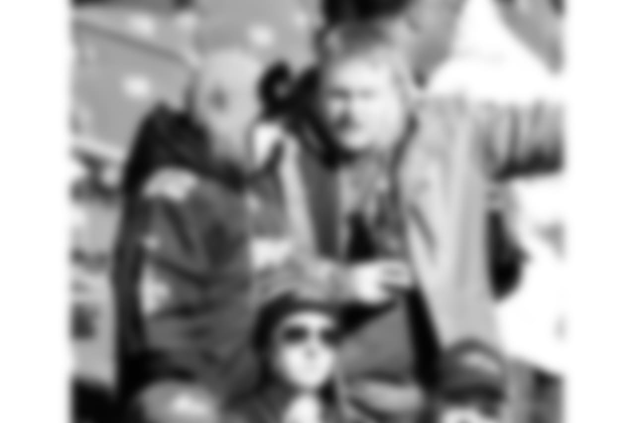 Gallery-Reg-Wk7-Saints-Ravens-Fans-B-102118-022