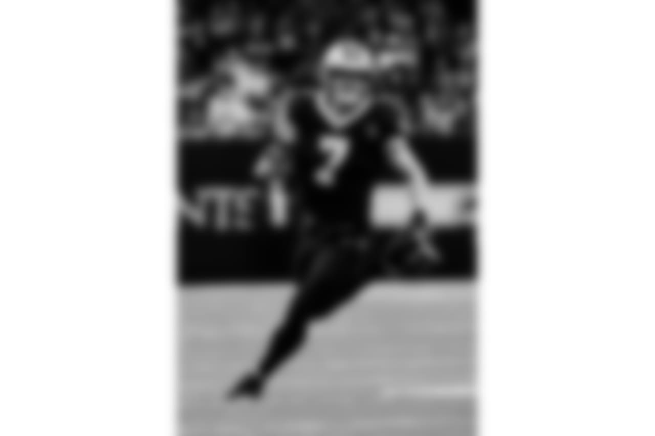 Saints 20 - Eagles 14 (W)
Divisional Game
Michael C. Hebert