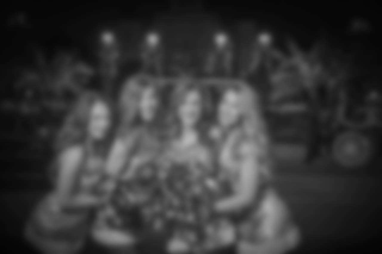 Gallery-Saintsations-xmas-2560-1440-0052