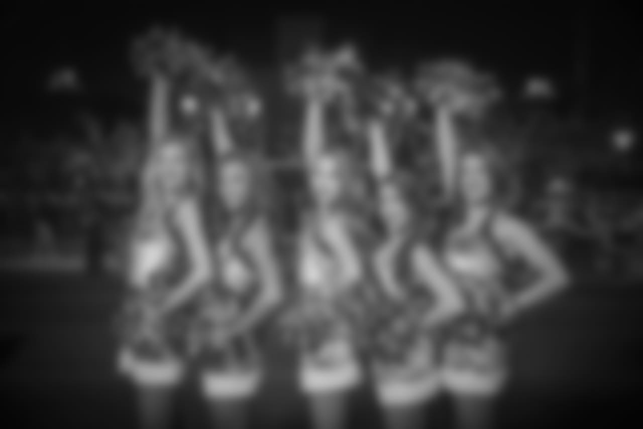 Gallery-Saintsations-xmas-2560-1440-0070