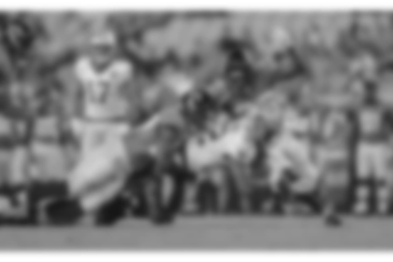 Gallery-preseason-game1-2560x14402551