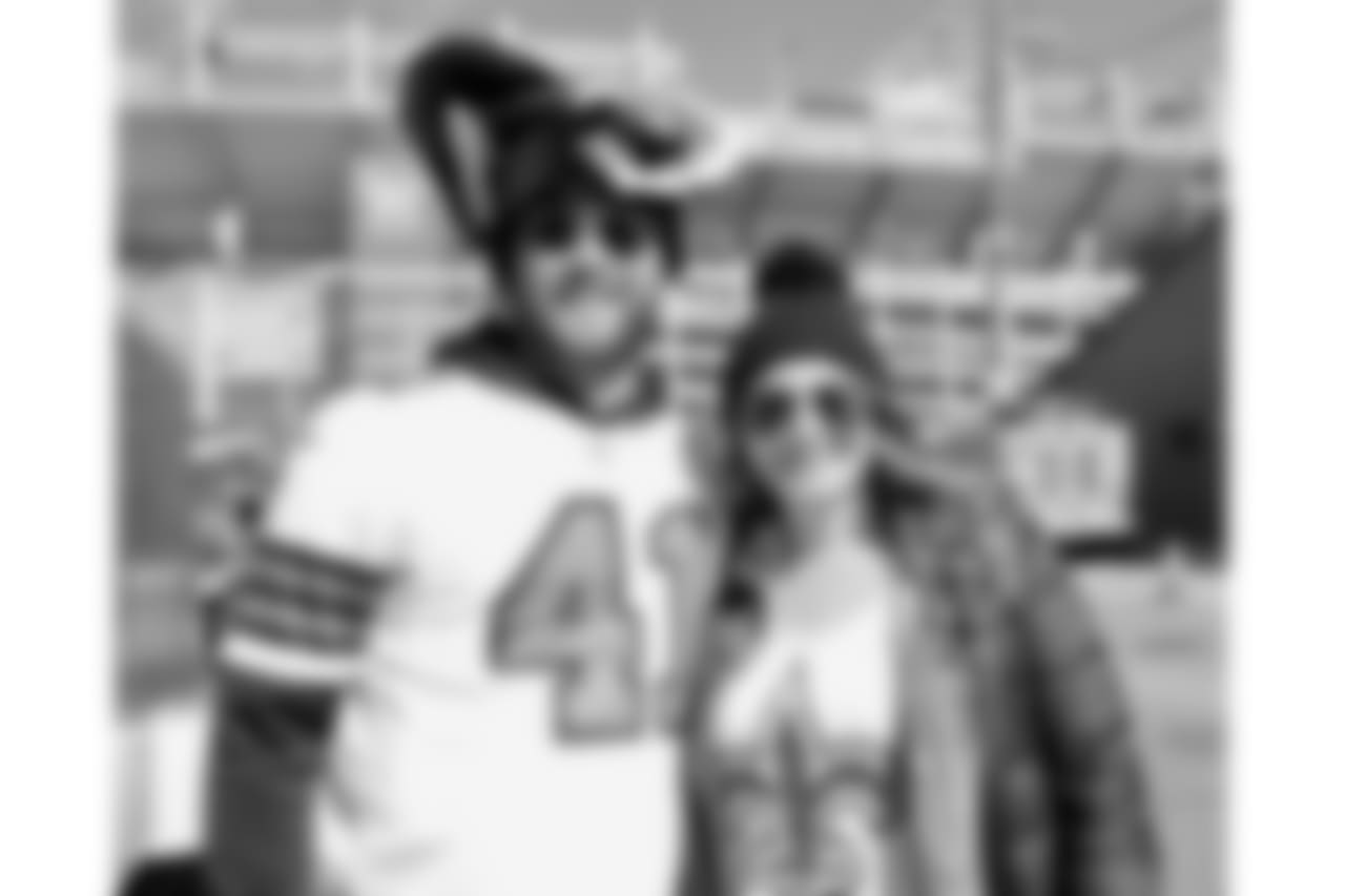 Gallery-Reg-Wk7-Saints-Ravens-Fans-004