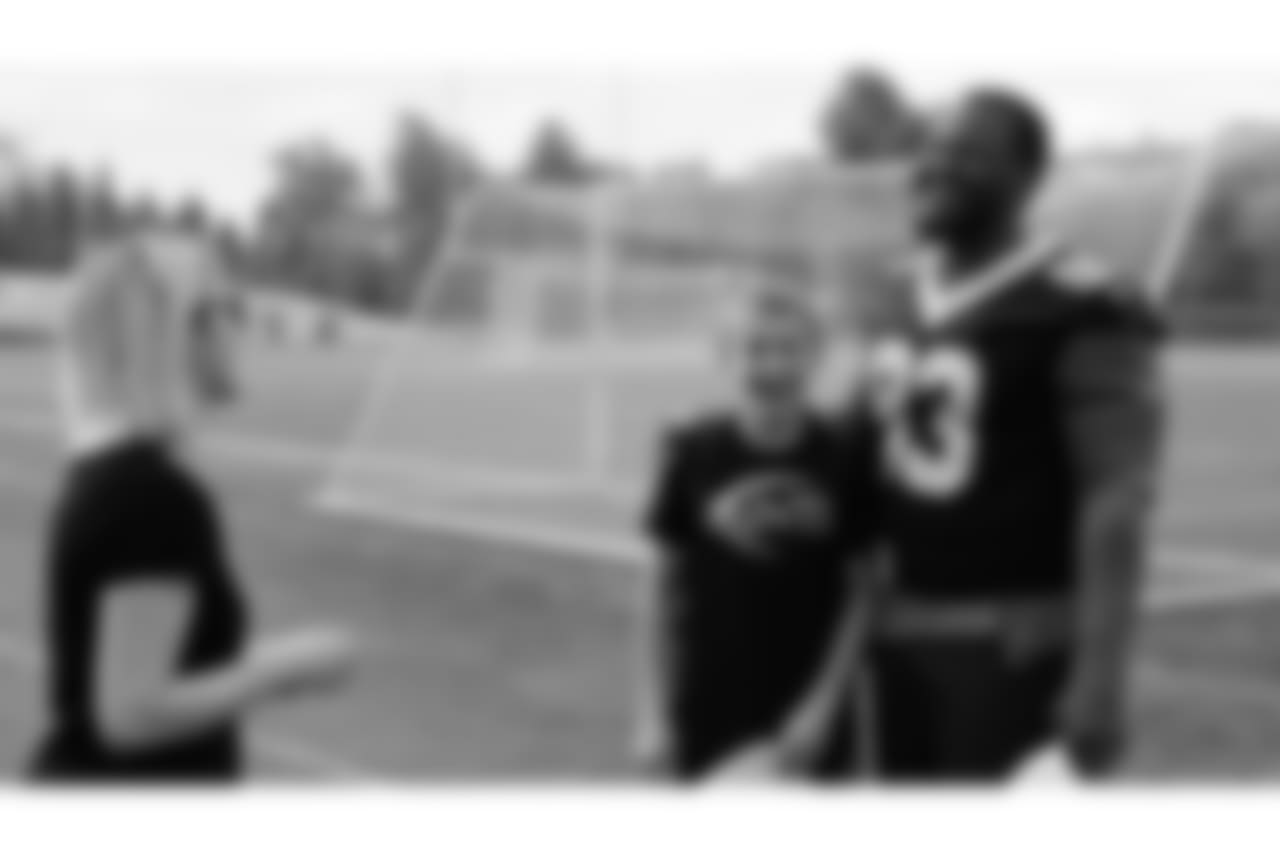 New Orleans Saints players Cameron Jordan, Terron Armstead, David Onyemata, Vonn Bell and Saints Hall of Famer Michael Lewis hosted an NFL Play 60 camp for kids in Vancouver, Canada on May 26, 2018.