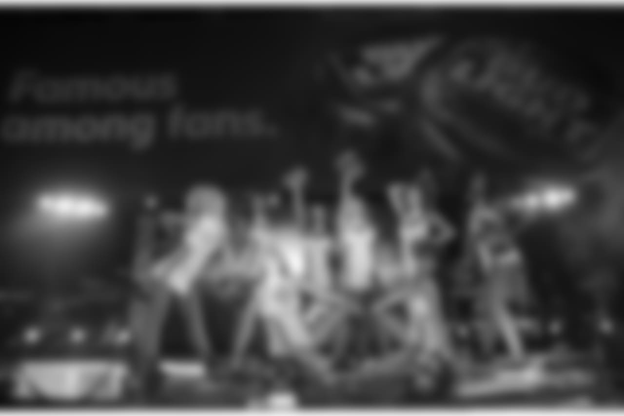 Gallery-Fans-2560-1440-1399