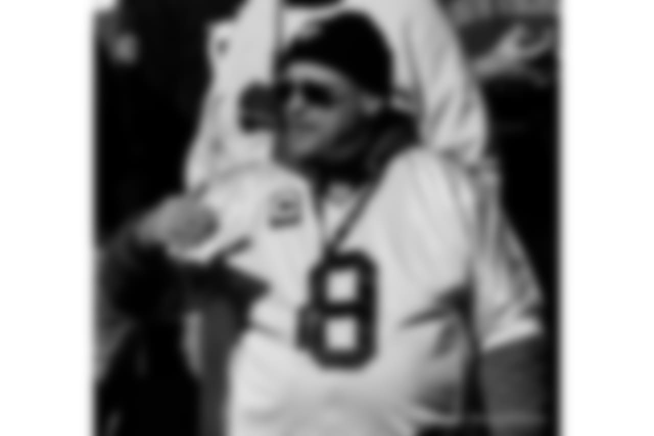 Gallery-Reg-Wk7-Saints-Ravens-Fans-B-102118-023