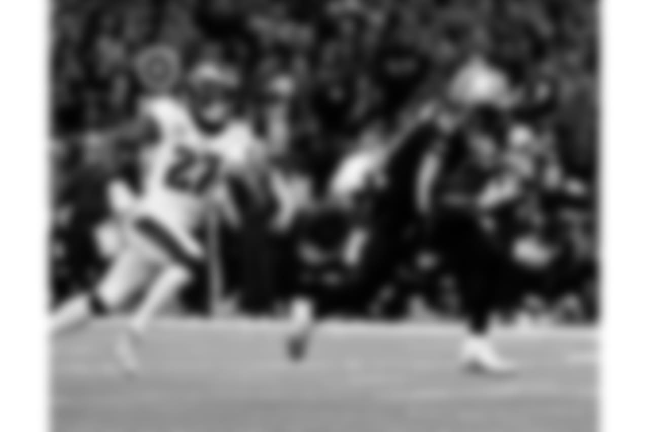 Saints 20 - Eagles 14 (W)
Divisional Game
Michael C. Hebert