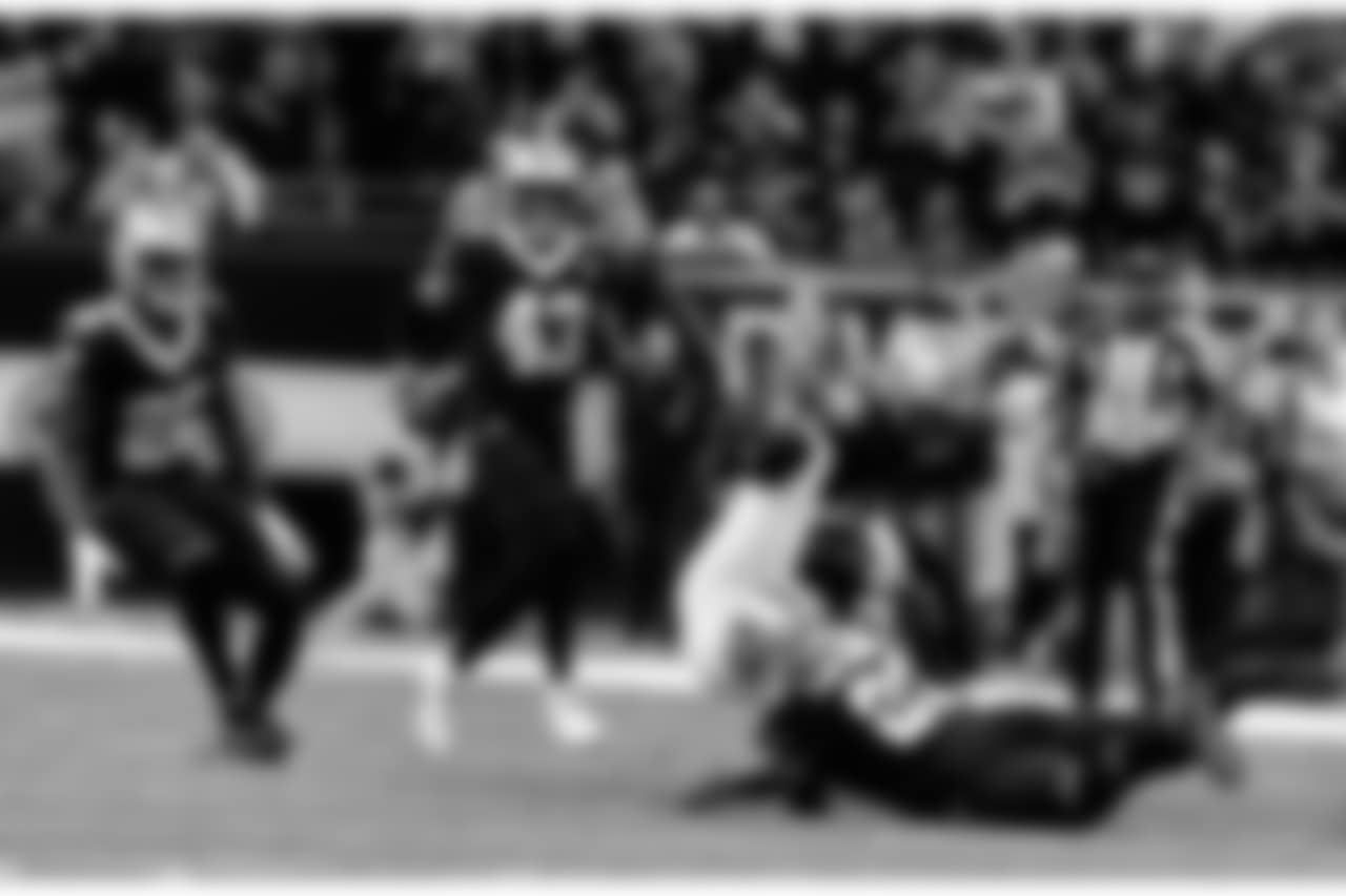 Saints 20 - Eagles 14 (W)
Divisional Game
Michael C. Hebert