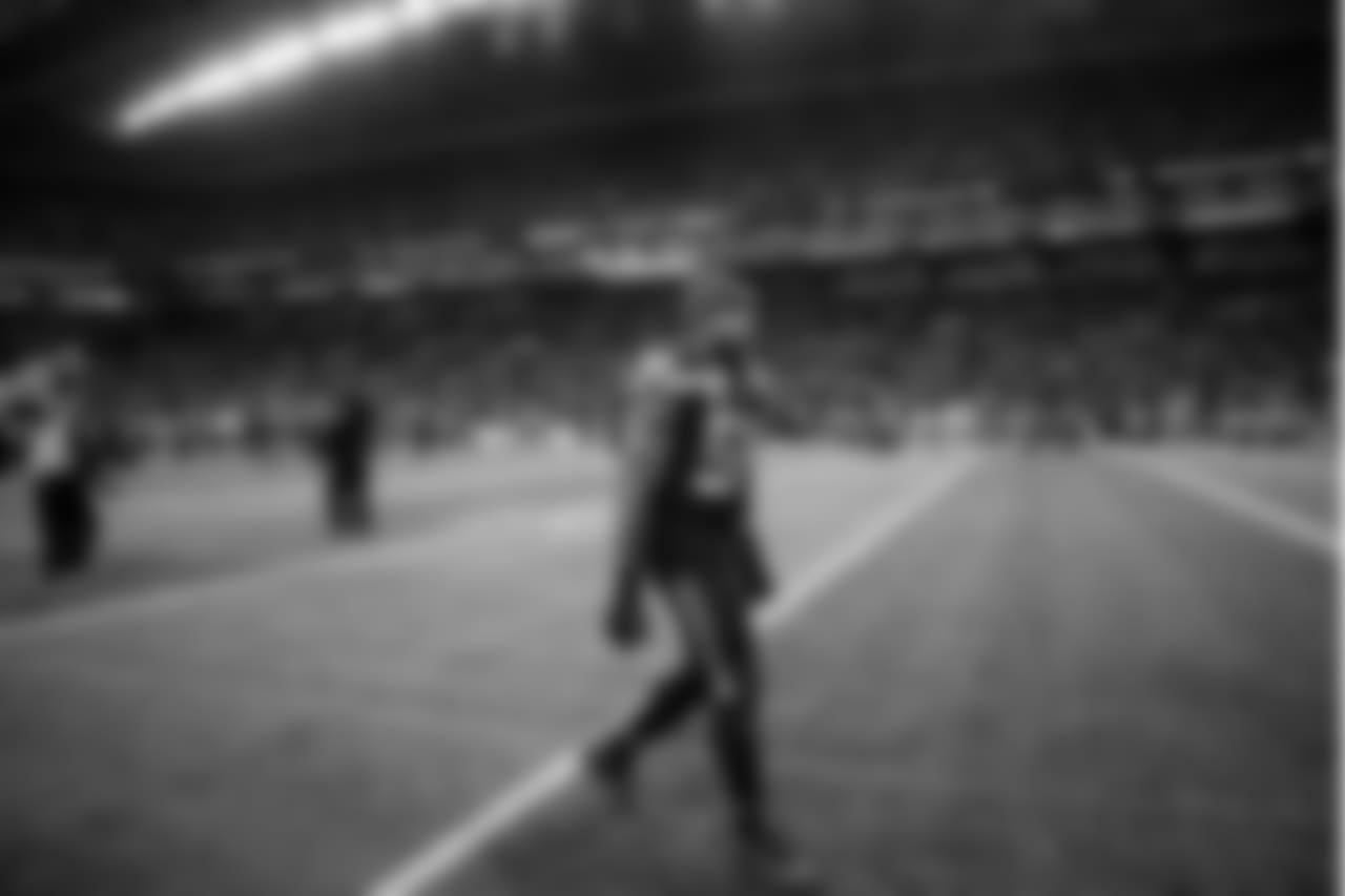 Seattle's Bobby Wagner walks off the field after the 17-14 loss to the Redskins.