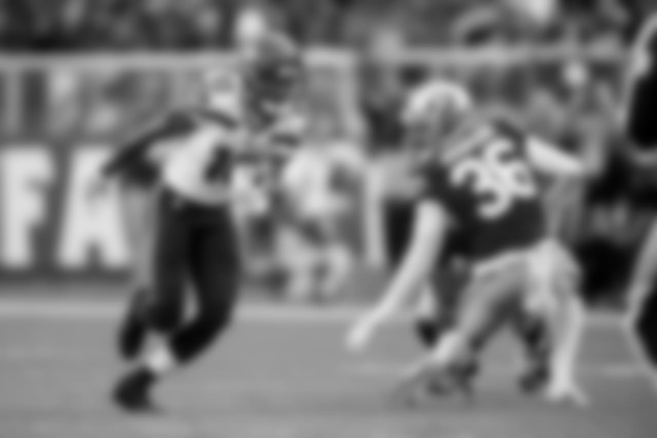 Wide receiver Paul Richardson breaks into the open after catching a pass from Russell Wilson in the first quarter.
