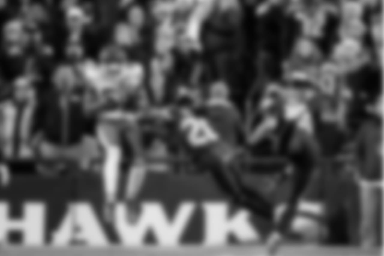 Seahawks cornerback Shaquill Griffin knocks the ball away from Chiefs intended receiver Kelvin Benjamin in the end zone and Kansas City had to settle for a field goal on the drive.