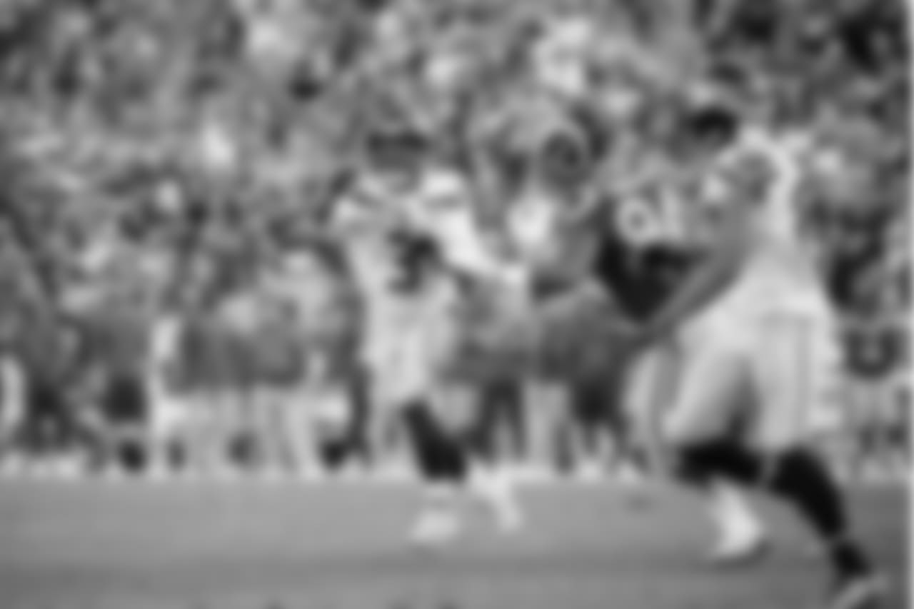 Seattle's Russell Wilson passes to receiver Doug Baldwin in the fourth quarter.