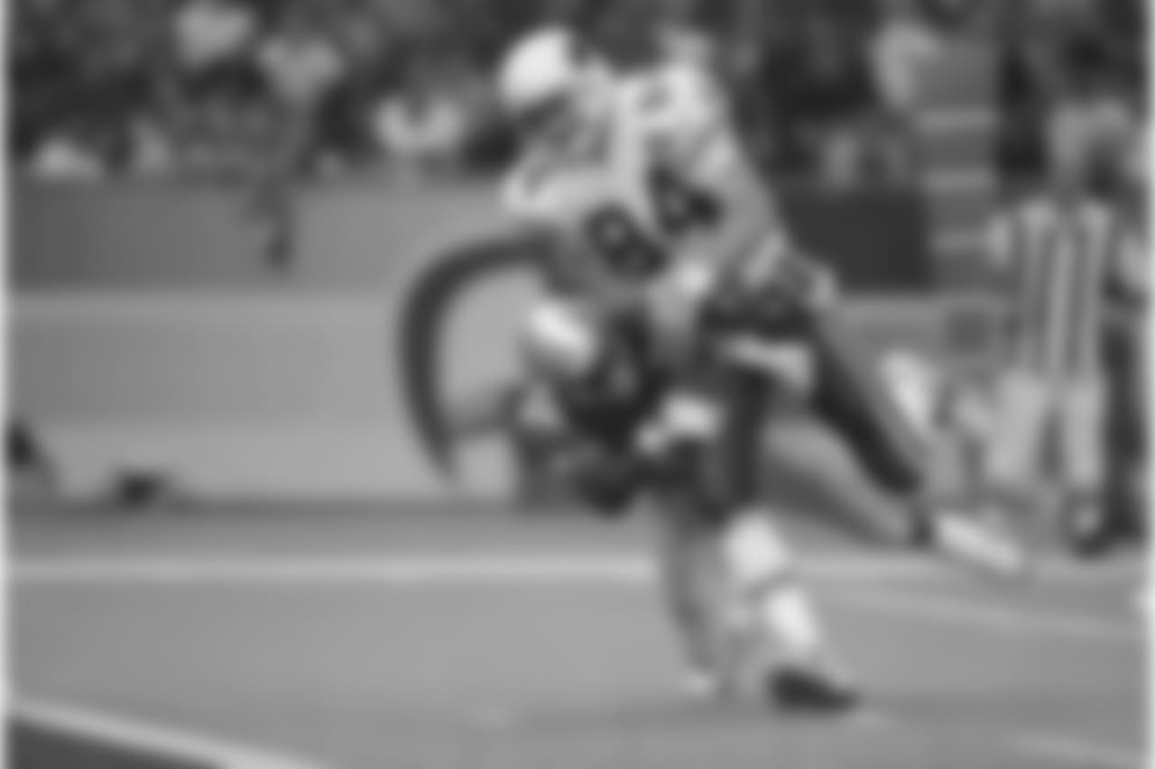 Arizona Cardinals Chris Gedney (84) takes in a pass while in the grasp of Seattle Seahawks Fred Thomas (22) and goes for a touchdown in the fourth quarter, Sept. 13, 1998 in Seattle. The play went 23 yards but wasnt enough as Seattle won the game 33-14. (AP Photo/Jay Drowns)