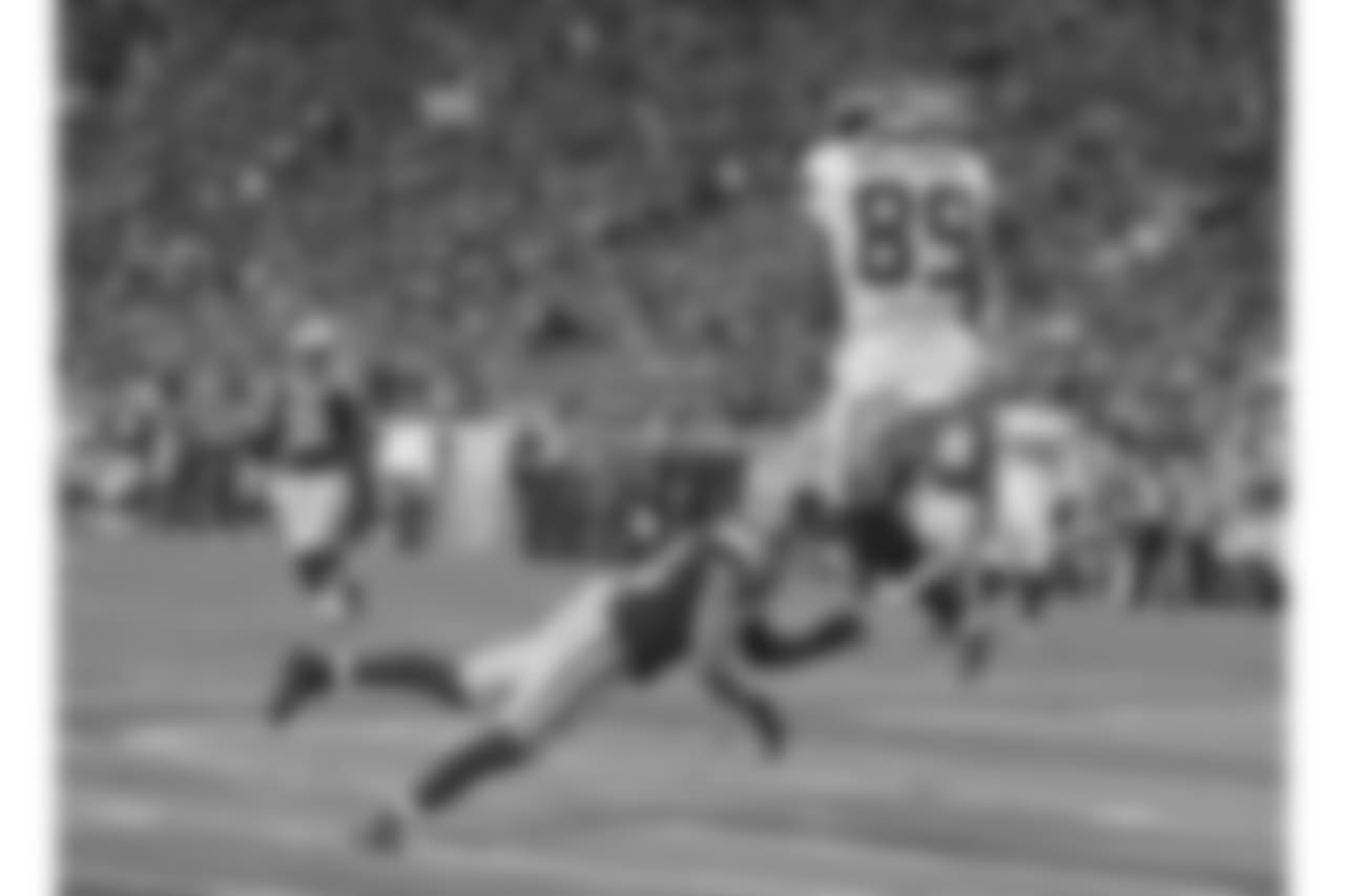 Seattle Seahawks wide receiver Doug Baldwin makes a catch in the end zone against the Green Bay Packers during an NFL football game Sunday Sept. 20, 2015, in Green Bay, Wis. (AP Photo/Matt Ludtke)