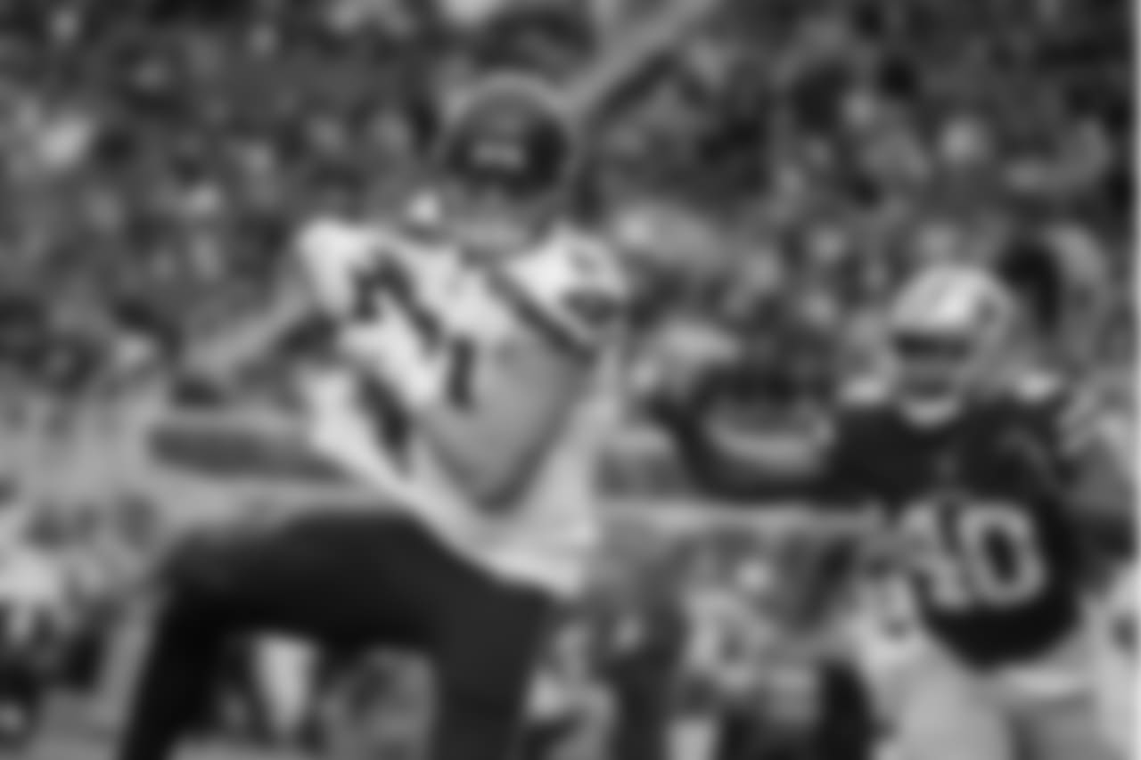 Tight end Nick Vannett catches a 17-yard touchdown pass from Russell Wilson in front of 49ers defender Antone Exum, Jr. in the third quarter.