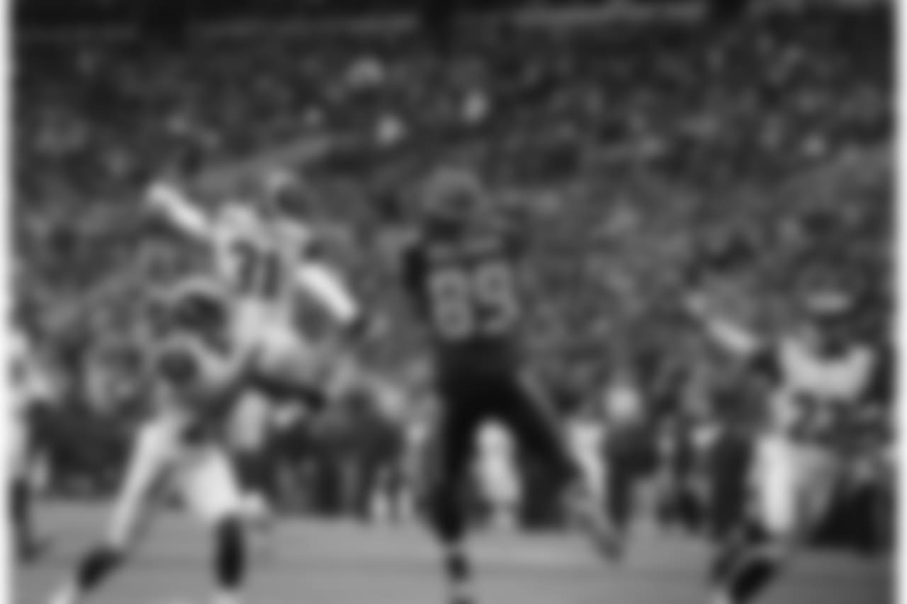 Seattle Seahawks' Doug Baldwin (89) reaches for a touchdown pass reception against the St. Louis Rams in the second half of an NFL football game, Sunday, Dec. 27, 2015, in Seattle. (AP Photo/Stephen Brashear)