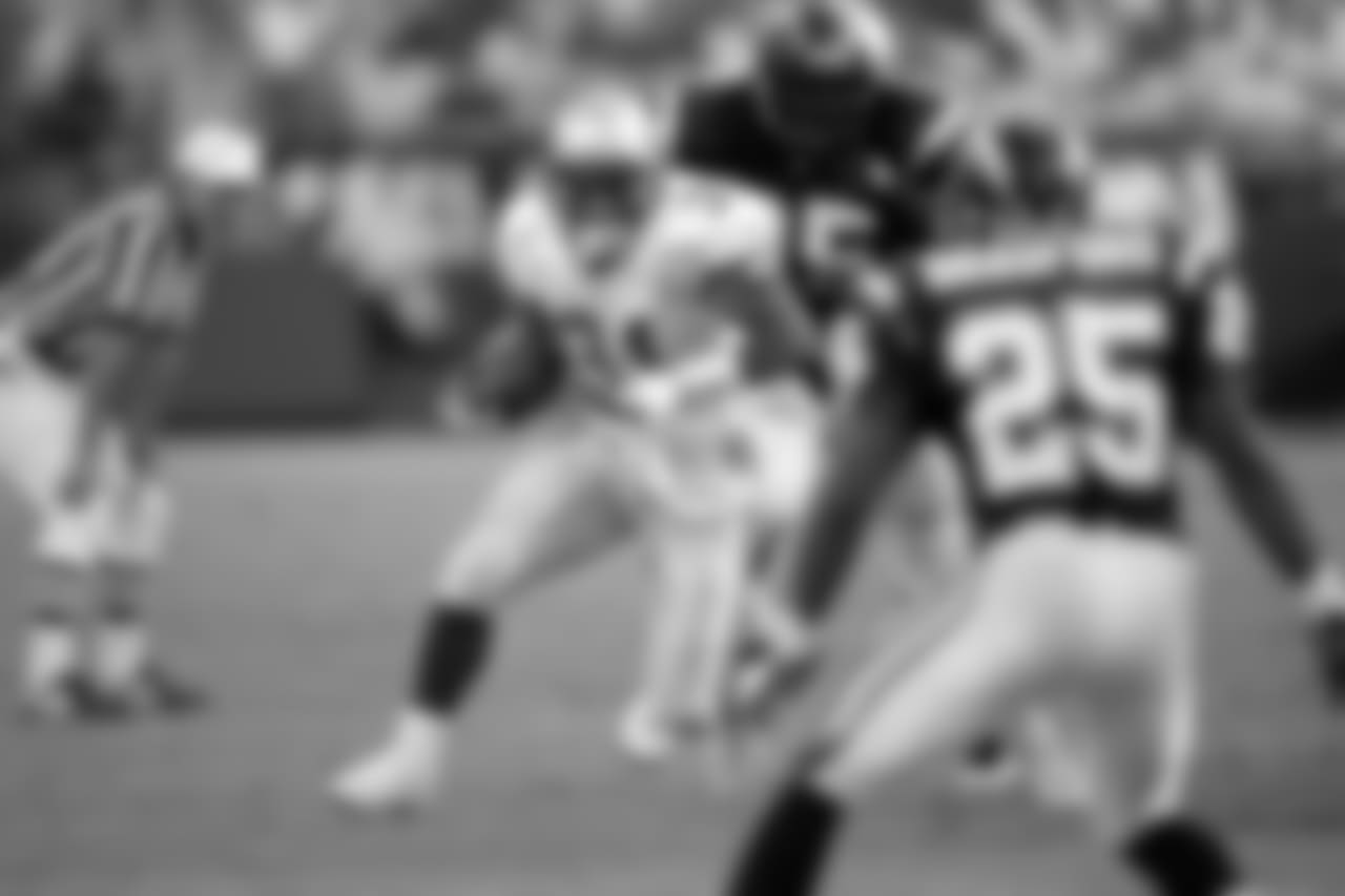 Seattle Seahawks running back Steve Broussard runs for yardage against the San Diego Chargers during an NFL football game on November 9, 1997 in San Diego, California. The Seahawks won 37-31. (AP Photo/G. Newman Lowrance)
