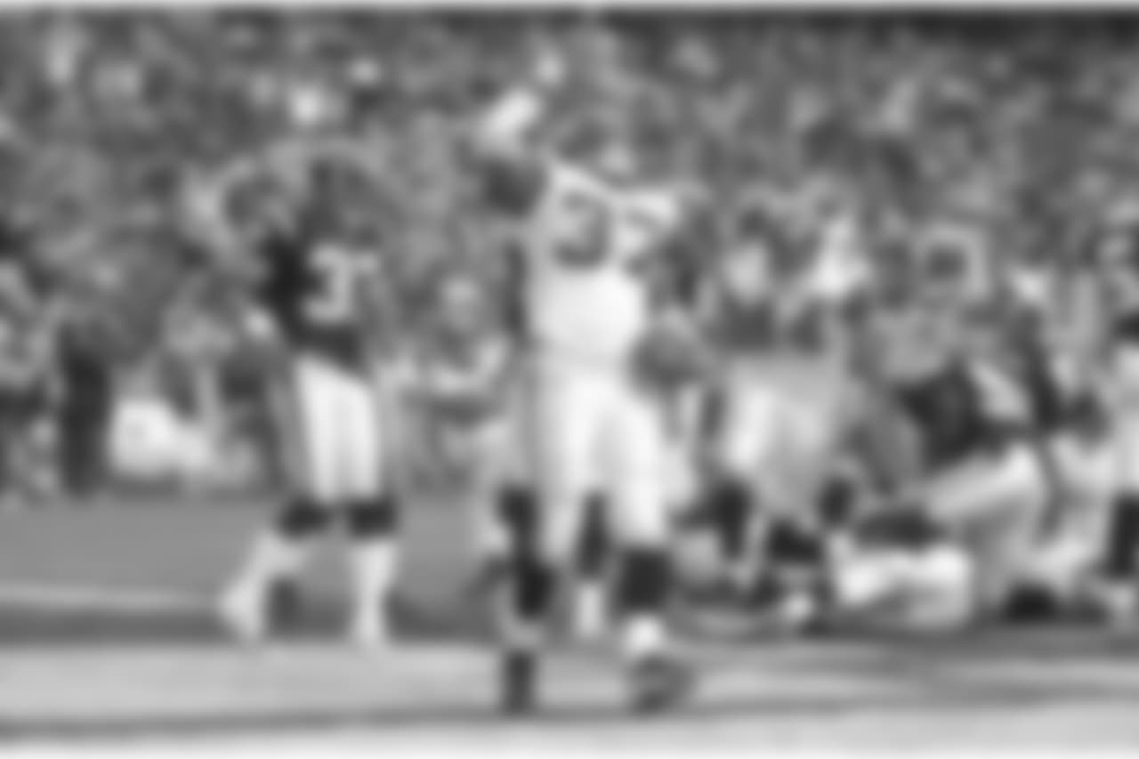 29 DEC 2002: Seattle Seahawks Shaun Alexander during a game against the San Diego Chargers on Sunday December 29, 2002, in San Diego , CA. (Photo by Matt A. Brown/Icon Sportswire) (Icon Sportswire via AP Images)