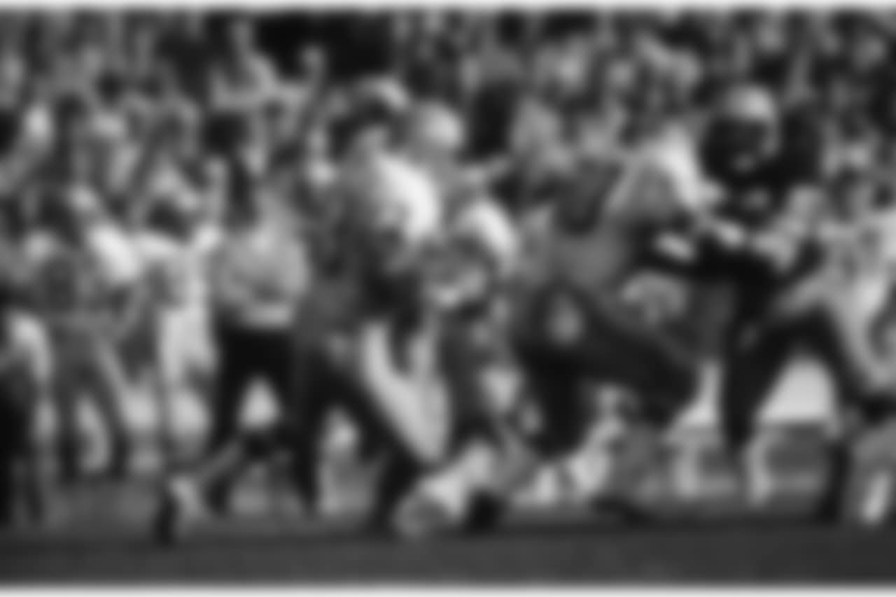 Seattle Seahawks fullback Jim Jodat (43) runs upfield during an NFL game against the Green Bay Packers in Green Bay on November 1, 1981. The Packers defeated the Seahawks 34-24. (AP Photo/Vernon Biever)
