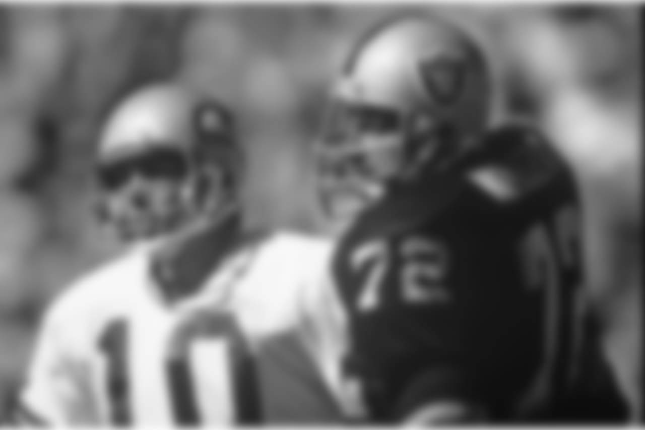 Oakland Raiders defensive end John Matuszak (72) pressures Seattle Seahawks quarterback Jim Zorn (10) during play in an NFL football game in 1981. (Al Messerschmidt via AP)