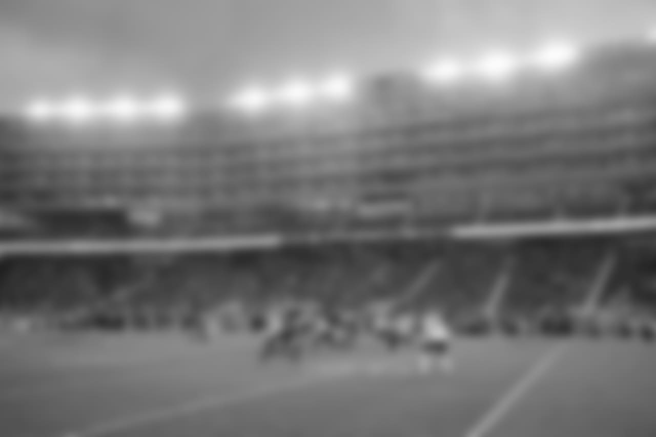 In the fourth quarter, not many fans remained as the Seahawks won their fifth straight game at Levi's Stadium, defeating the 49ers 24-13.