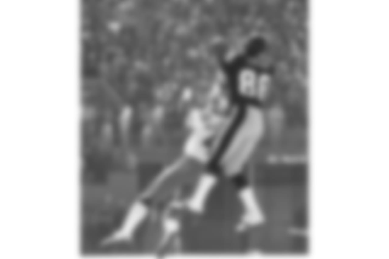 10. Lynn Swann (1974-82) - 5,534 yards.