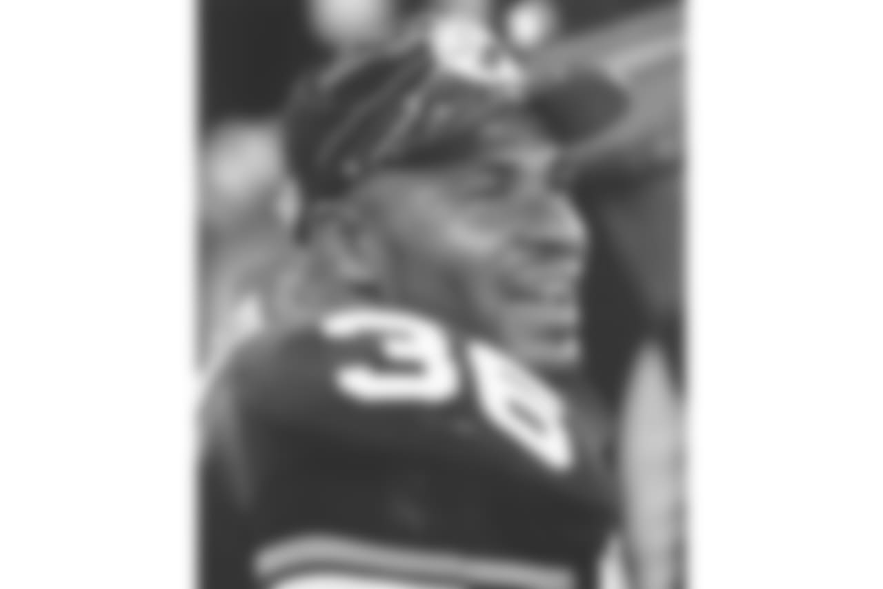 3. Jerome Bettis (1996-2005) - 11,377 yards.