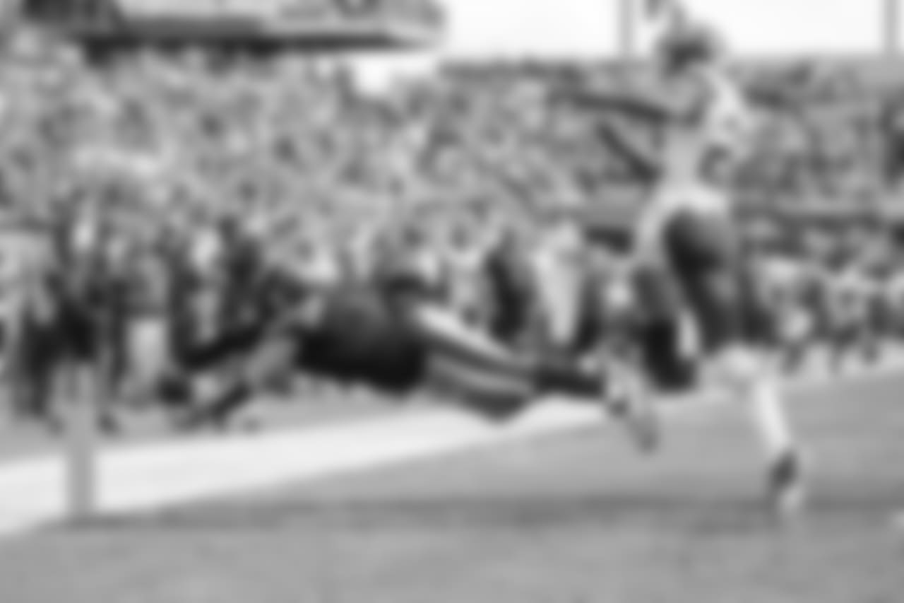 A 2018 Regular Season game between the Pittsburgh Steelers and the Kansas City Chiefs on Sunday, September 16, 2018.