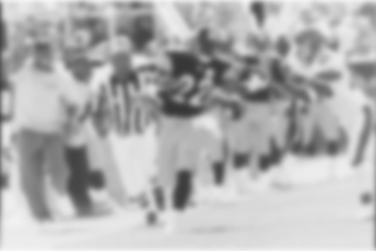Action photograph of Hank Poteat.