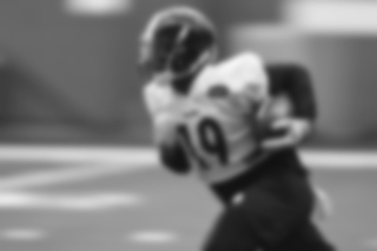 The Pittsburgh Steelers practice at the UPMC Rooney Sports Complex.
