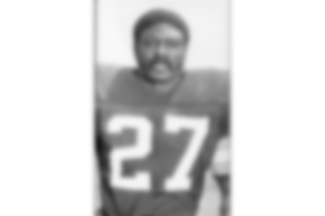 6. Glen Edwards (1971-77) - 941 yards.