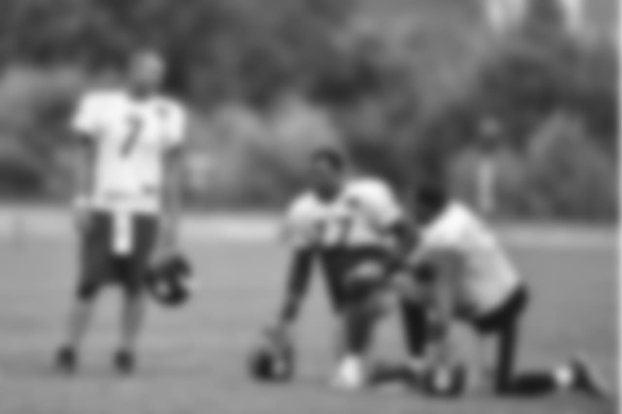 Pittsburgh Steelers players practice at Saint Vincent College during the 2018 Steelers training camp.