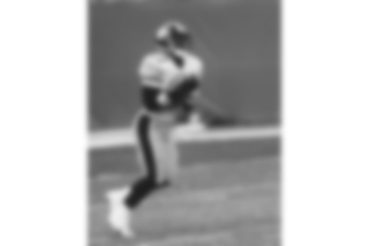 Action photograph of Hank Poteat.