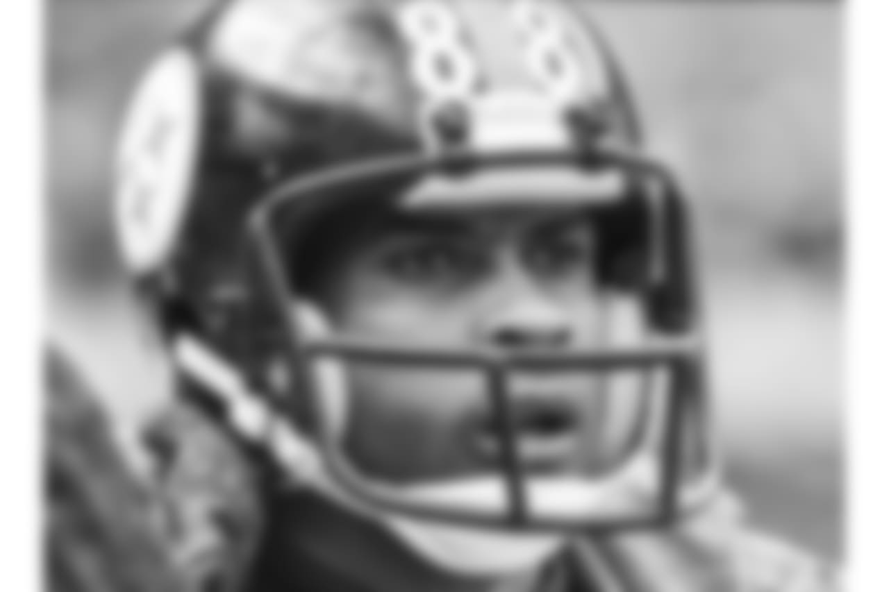 10. Lynn Swann (1974-82) - 739 yards.
