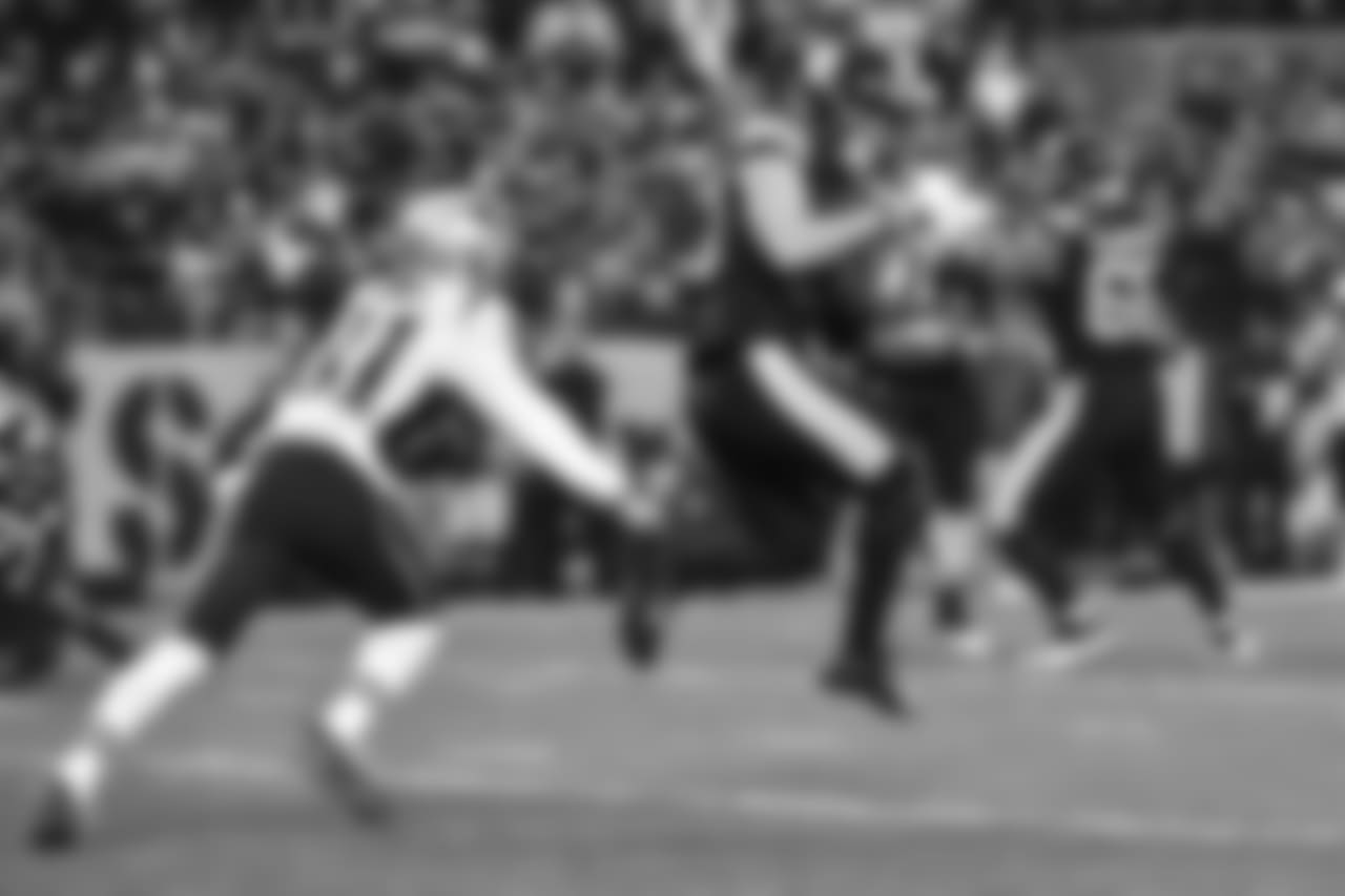 A 2018 Regular Season game between the Pittsburgh Steelers and the New England Patriots on December 16, 2018. The Steelers defeated the Patriots 17-10.