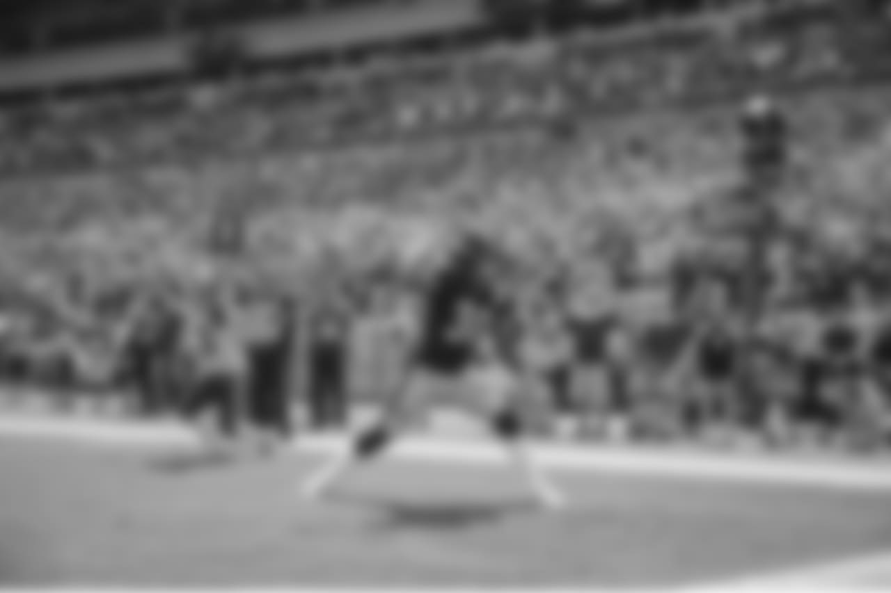 A 2018 Regular Season game between the Pittsburgh Steelers and the Kansas City Chiefs on Sunday, September 16, 2018.
