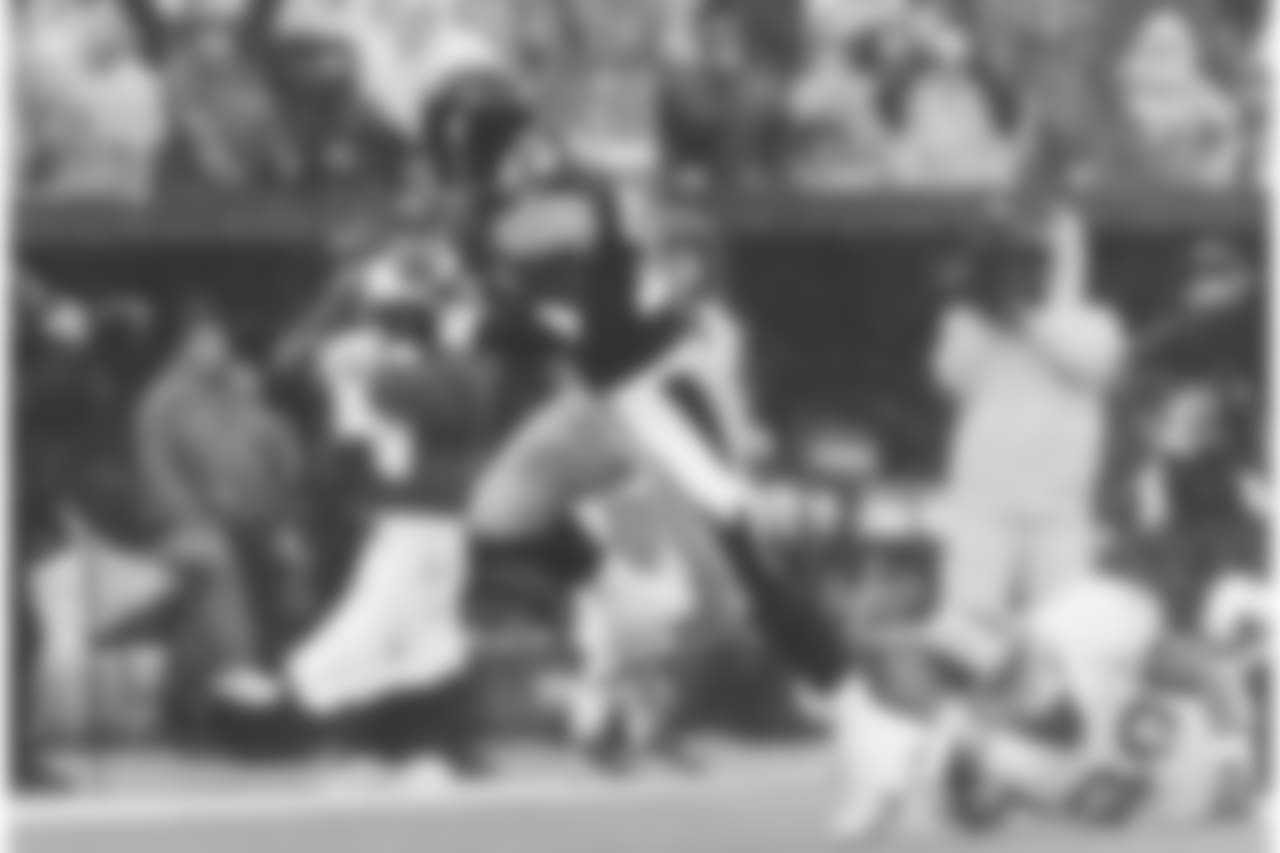 Action photograph of Hank Poteat.