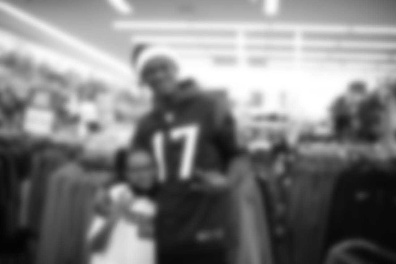 An image from a Dec. 18, 2018 community development event in which Texans rookie players shopped for Christmas gifts with Texans YMCA students.