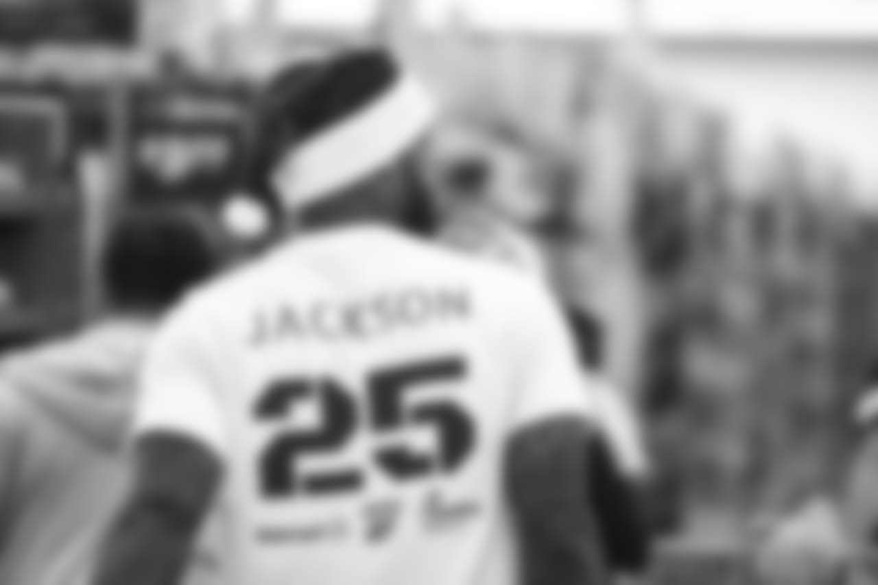 An image of the Dec. 4, 2018 community development event in which Kareem Jackson and his teammates purchased Christmas gifts for Houston-area students.