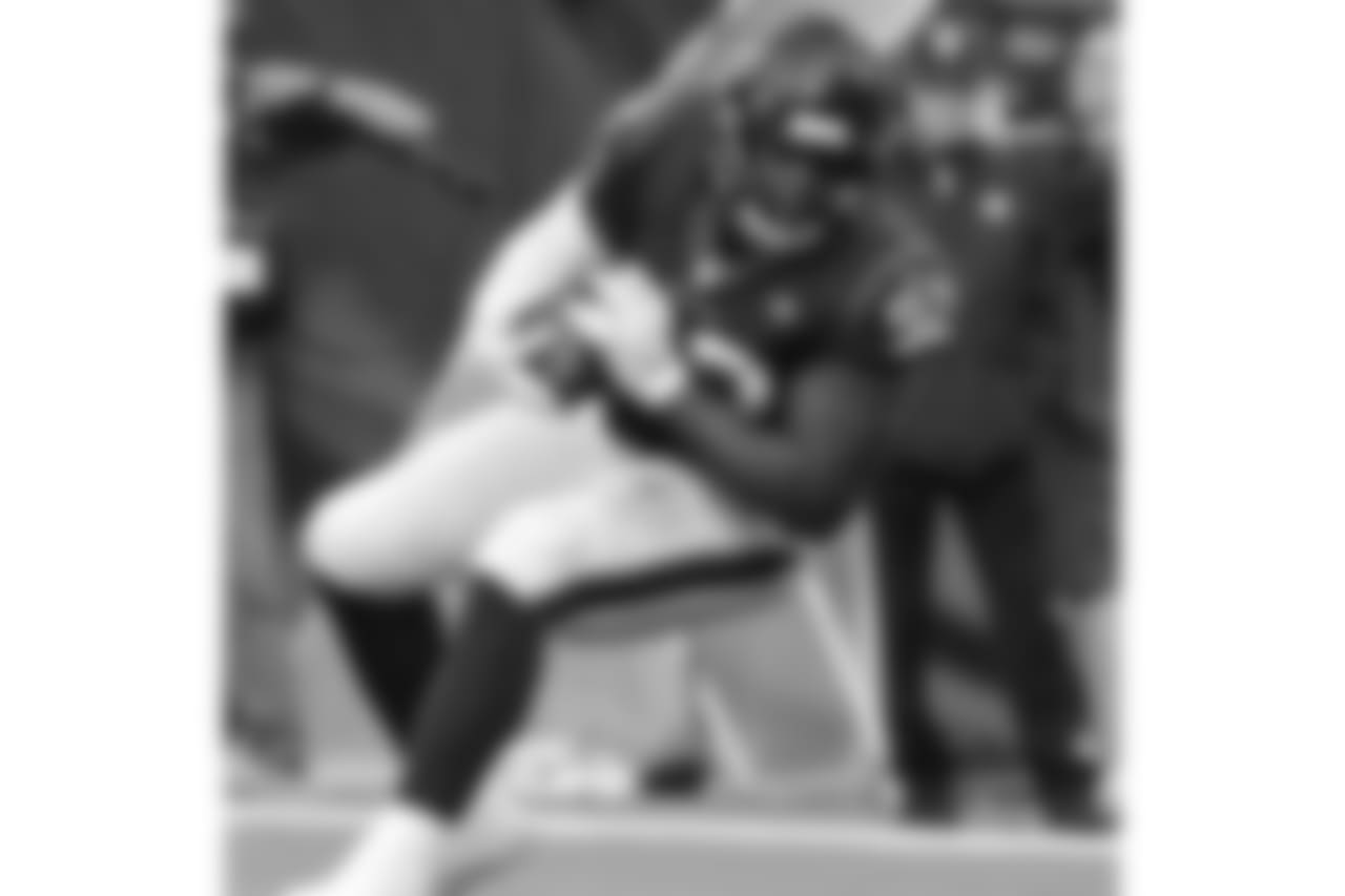 DE, Brandon Dunn, 92