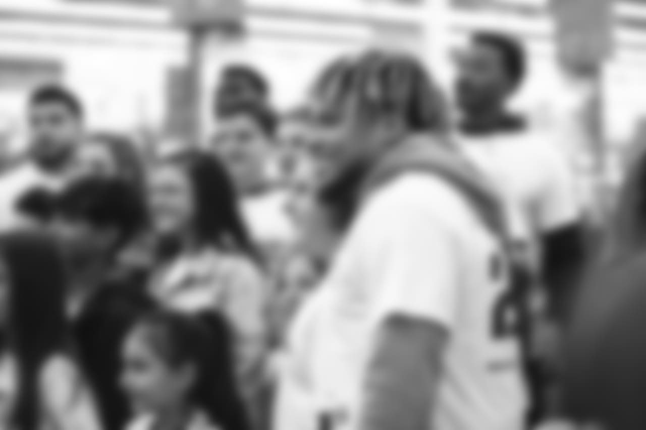 An image of the Dec. 4, 2018 community development event in which Kareem Jackson and his teammates purchased Christmas gifts for Houston-area students.