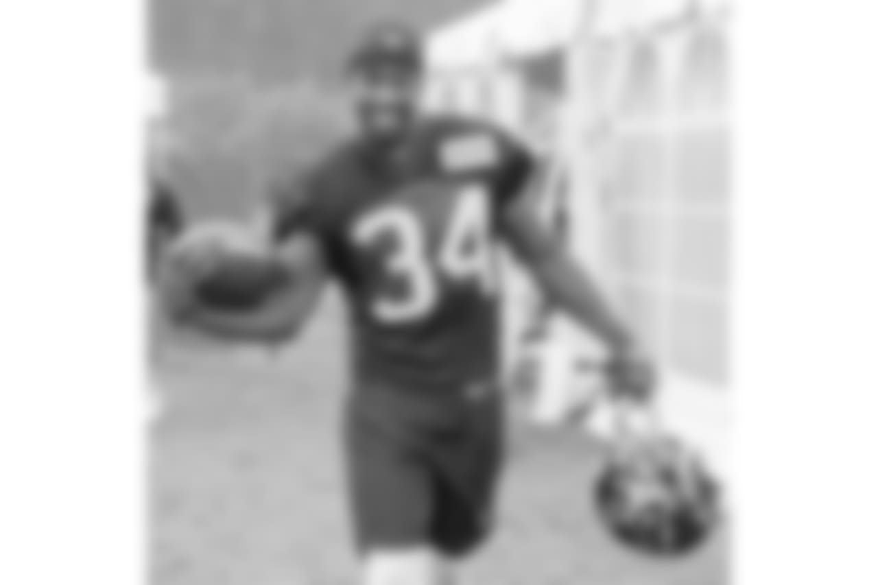 RB, Tyler Ervin, 21 (pictured as 34)