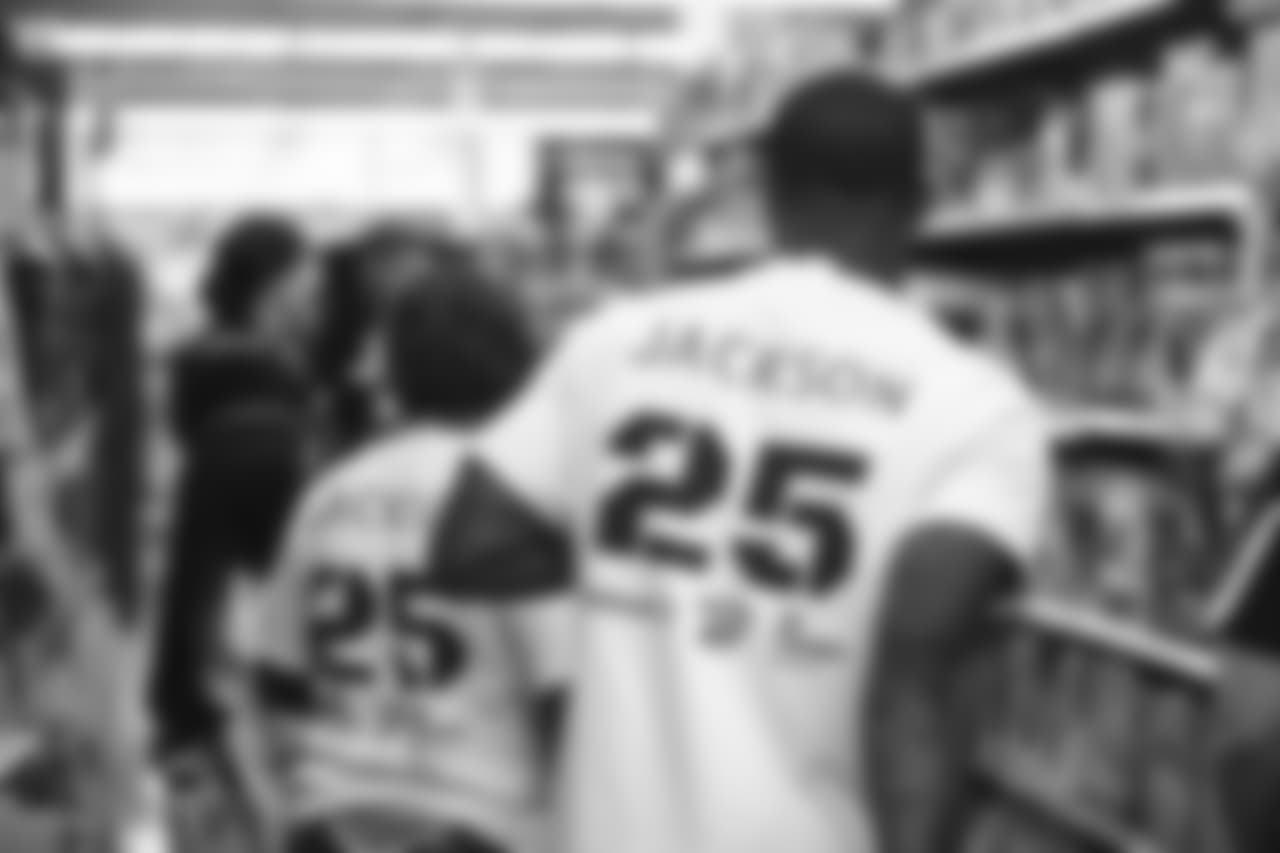 An image of the Dec. 4, 2018 community development event in which Kareem Jackson and his teammates purchased Christmas gifts for Houston-area students.