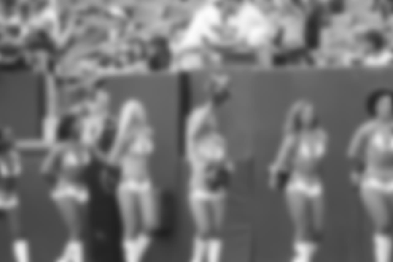 cheerleaders-180814-scrimmage241534