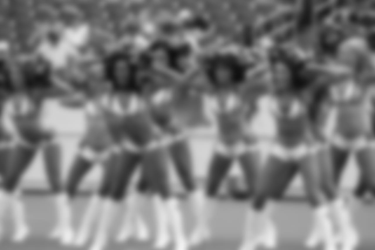 cheerleaders-180814-scrimmage241522