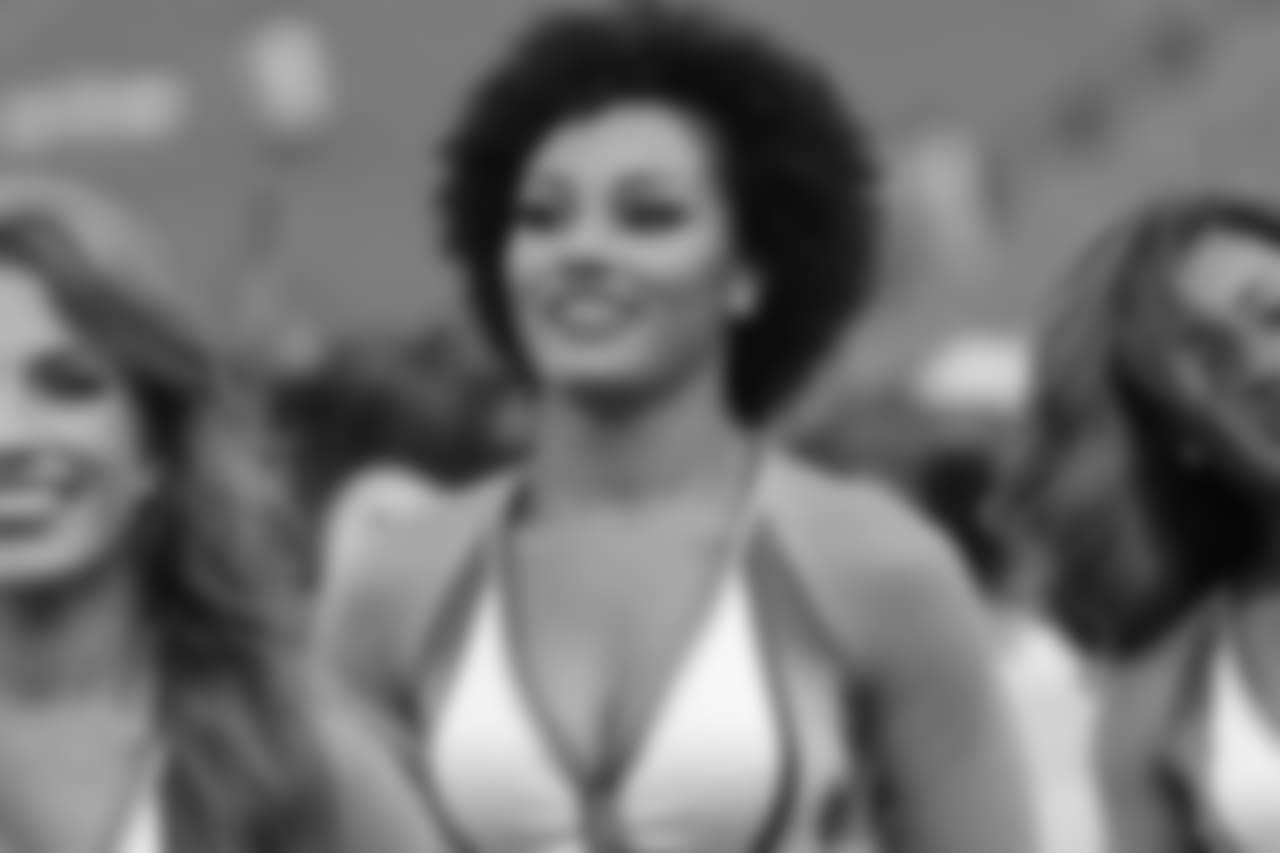 cheerleaders-180814-scrimmage41484