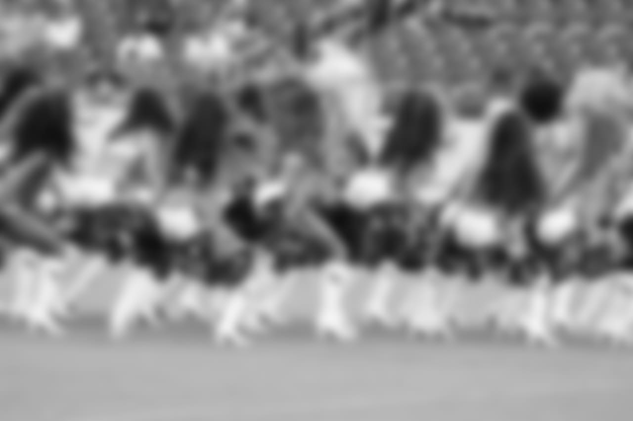 cheerleaders-180814-scrimmage241517