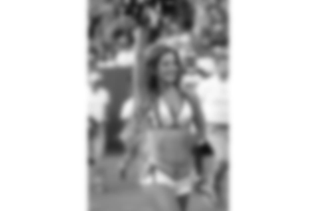game2018cheer-bucs144395